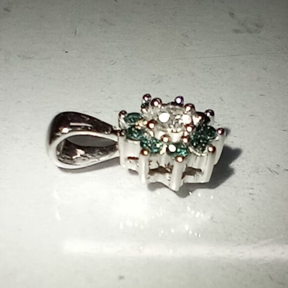 14Kt White Gold Blue & White Diamond Star Pendant - Picture 3 of 4